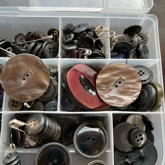 Assorted buttons - Picture 2 of 3